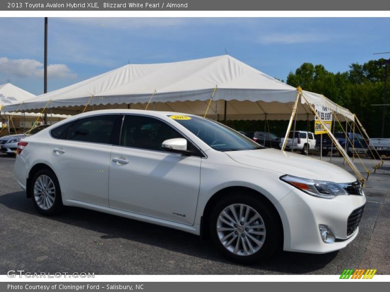 Blizzard White Pearl / Almond 2013 Toyota Avalon Hybrid XLE