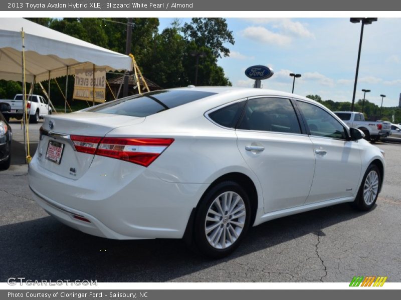 Blizzard White Pearl / Almond 2013 Toyota Avalon Hybrid XLE