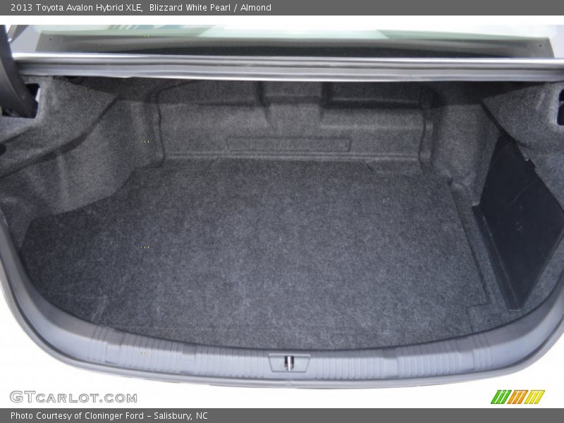 Blizzard White Pearl / Almond 2013 Toyota Avalon Hybrid XLE
