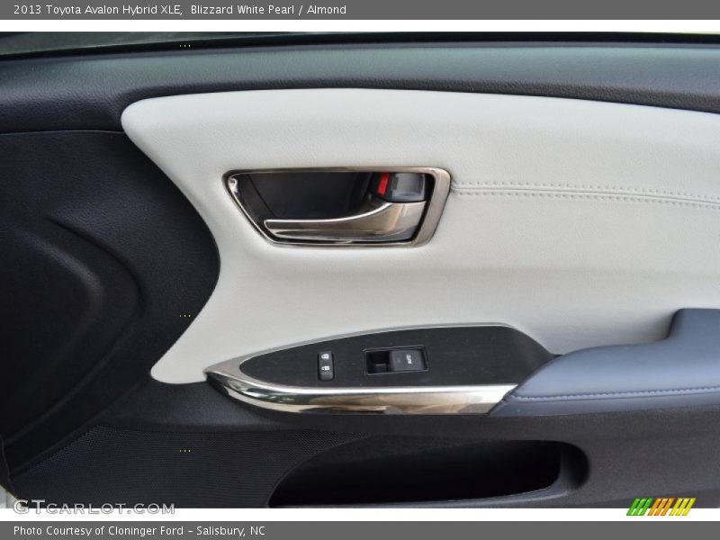 Blizzard White Pearl / Almond 2013 Toyota Avalon Hybrid XLE