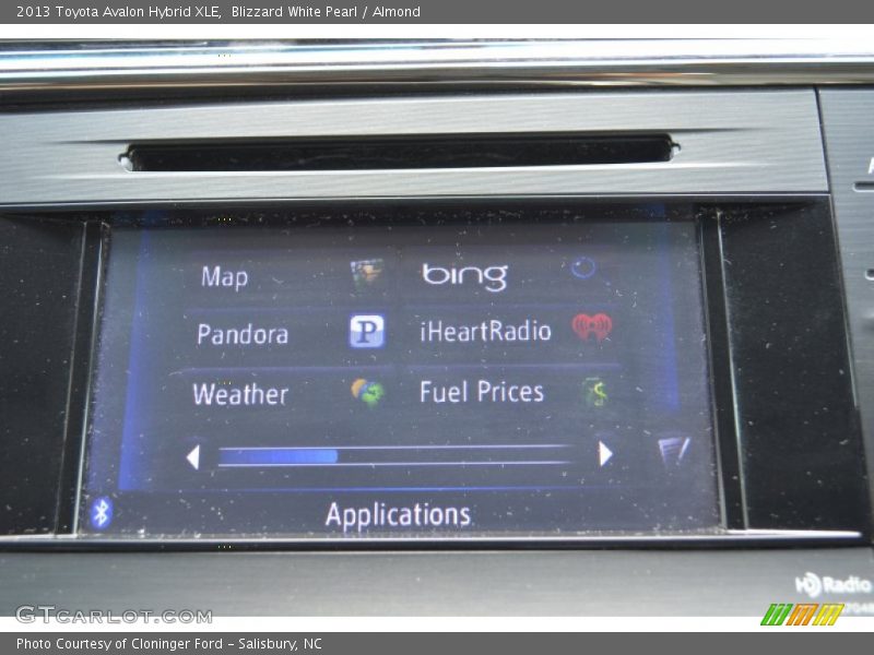 Blizzard White Pearl / Almond 2013 Toyota Avalon Hybrid XLE