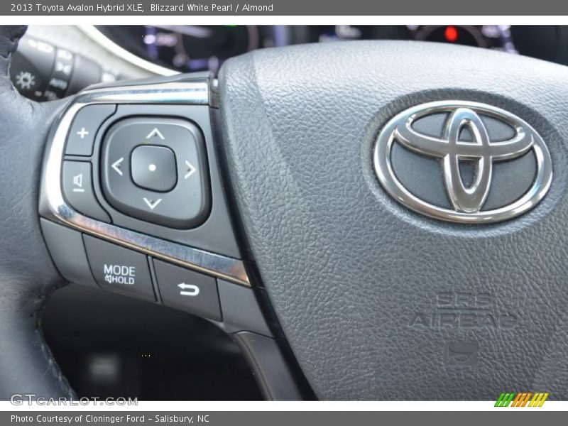 Blizzard White Pearl / Almond 2013 Toyota Avalon Hybrid XLE