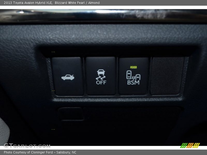 Blizzard White Pearl / Almond 2013 Toyota Avalon Hybrid XLE