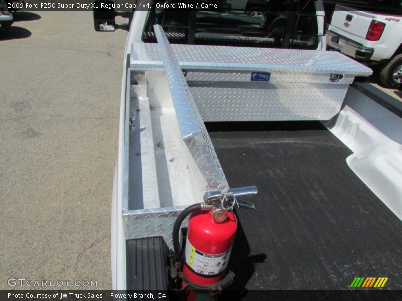 Oxford White / Camel 2009 Ford F250 Super Duty XL Regular Cab 4x4