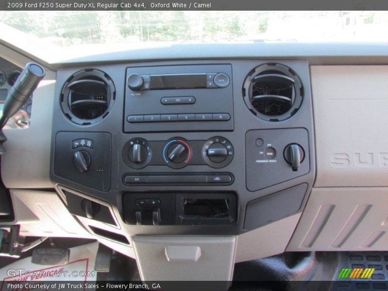 Oxford White / Camel 2009 Ford F250 Super Duty XL Regular Cab 4x4