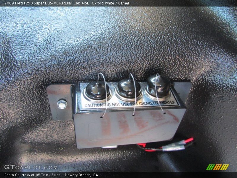 Oxford White / Camel 2009 Ford F250 Super Duty XL Regular Cab 4x4