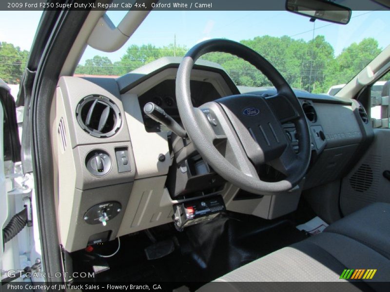 Oxford White / Camel 2009 Ford F250 Super Duty XL Regular Cab 4x4