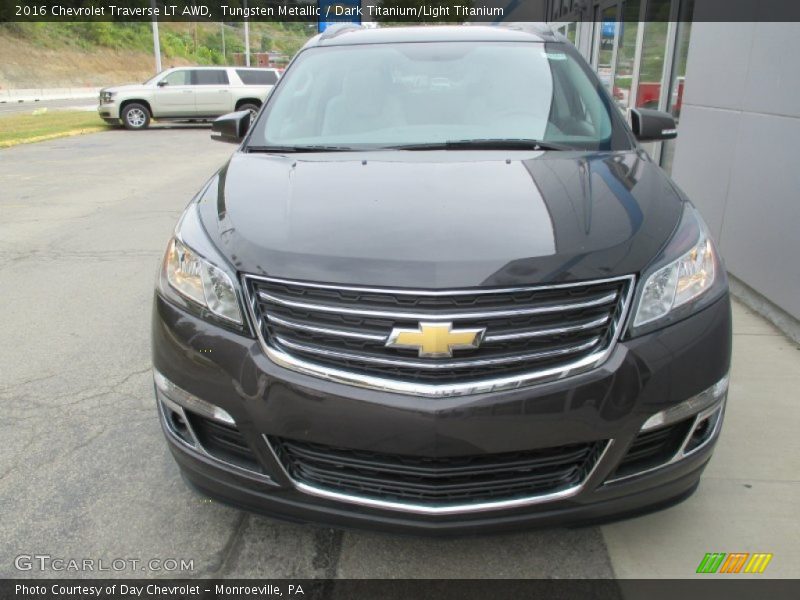 Tungsten Metallic / Dark Titanium/Light Titanium 2016 Chevrolet Traverse LT AWD