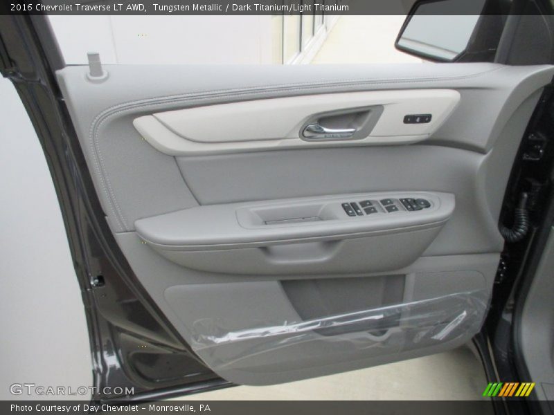Tungsten Metallic / Dark Titanium/Light Titanium 2016 Chevrolet Traverse LT AWD