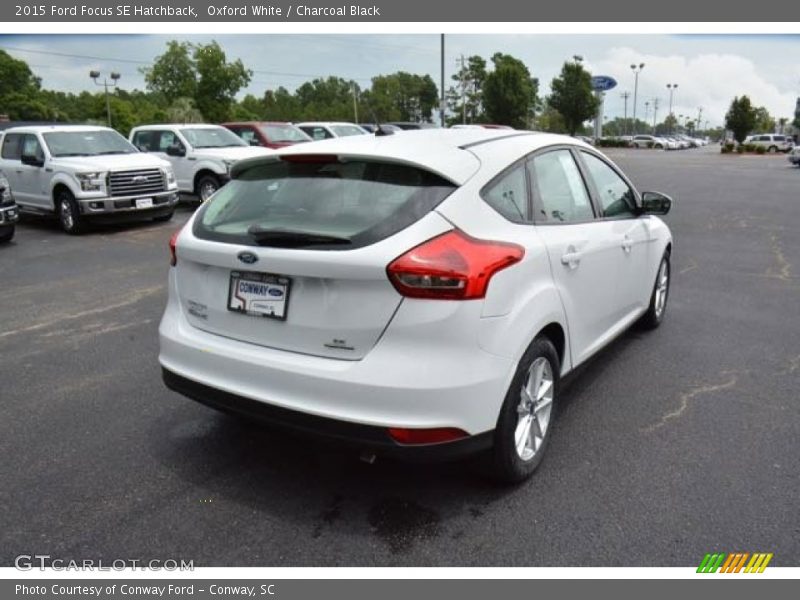 Oxford White / Charcoal Black 2015 Ford Focus SE Hatchback