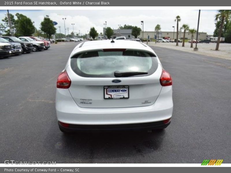 Oxford White / Charcoal Black 2015 Ford Focus SE Hatchback