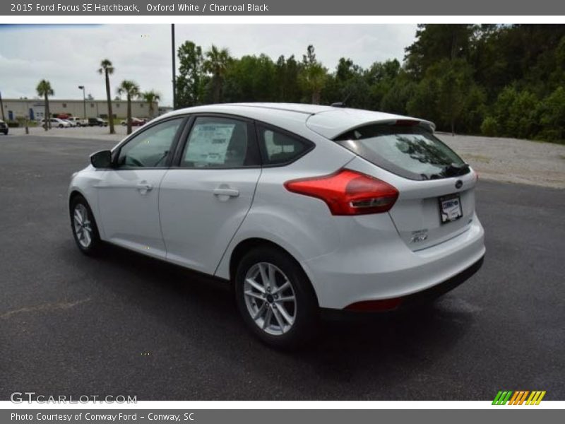 Oxford White / Charcoal Black 2015 Ford Focus SE Hatchback