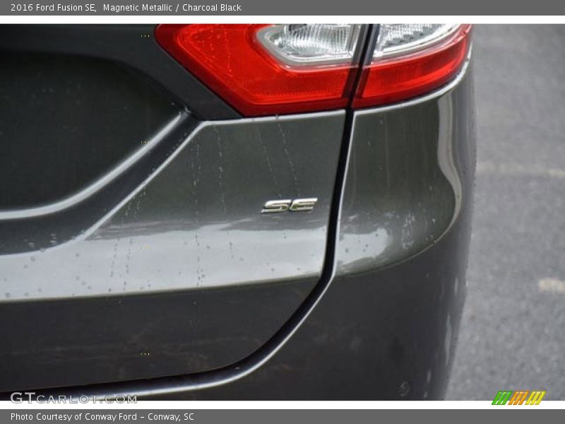 Magnetic Metallic / Charcoal Black 2016 Ford Fusion SE