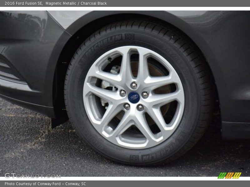 Magnetic Metallic / Charcoal Black 2016 Ford Fusion SE