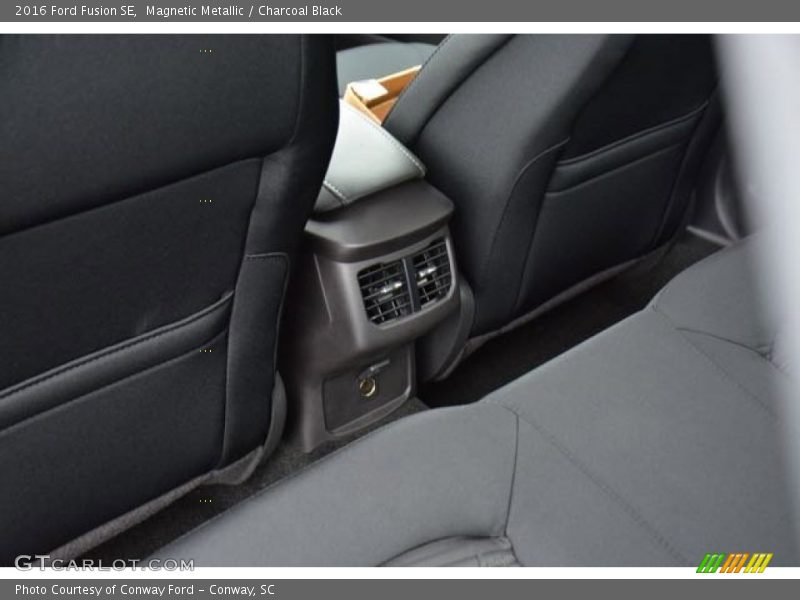 Magnetic Metallic / Charcoal Black 2016 Ford Fusion SE