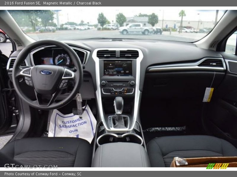 Magnetic Metallic / Charcoal Black 2016 Ford Fusion SE