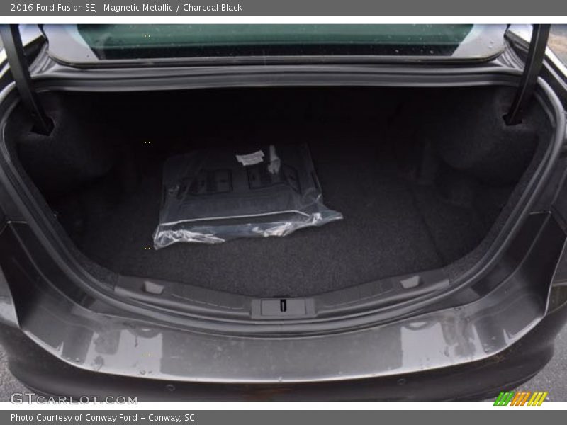 Magnetic Metallic / Charcoal Black 2016 Ford Fusion SE