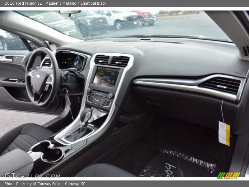 Magnetic Metallic / Charcoal Black 2016 Ford Fusion SE