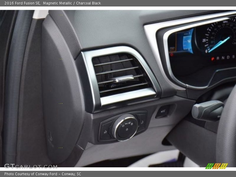 Magnetic Metallic / Charcoal Black 2016 Ford Fusion SE
