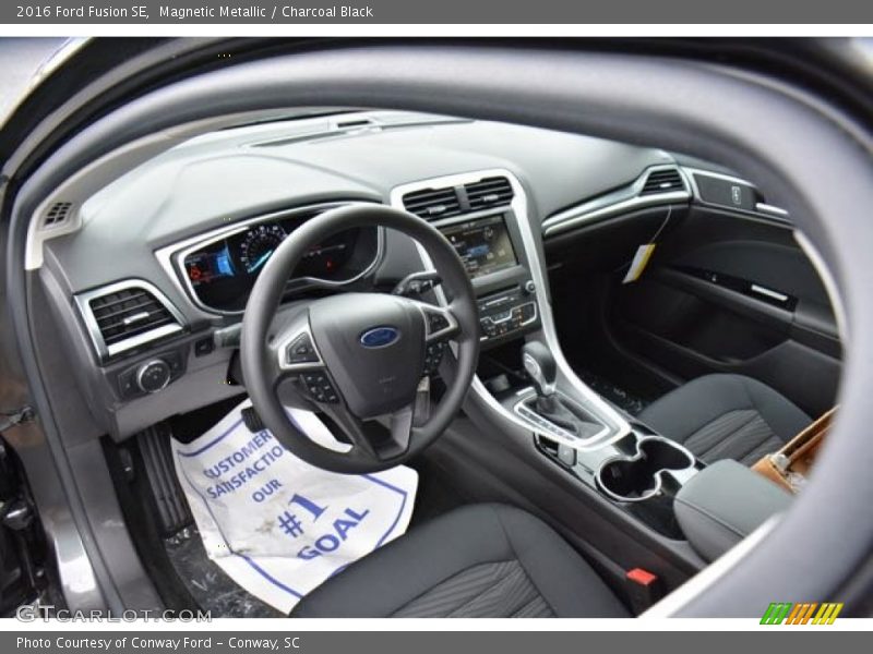 Magnetic Metallic / Charcoal Black 2016 Ford Fusion SE