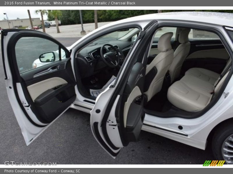White Platinum Tri-Coat Metallic / Charcoal Black 2016 Ford Fusion Titanium