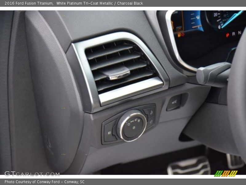 White Platinum Tri-Coat Metallic / Charcoal Black 2016 Ford Fusion Titanium