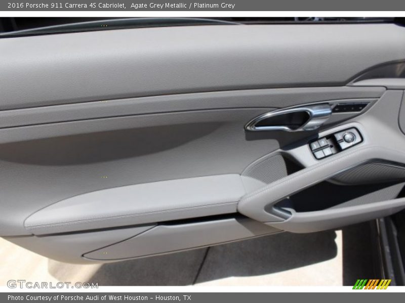 Door Panel of 2016 911 Carrera 4S Cabriolet