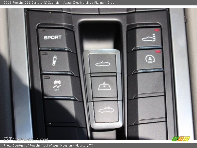Controls of 2016 911 Carrera 4S Cabriolet