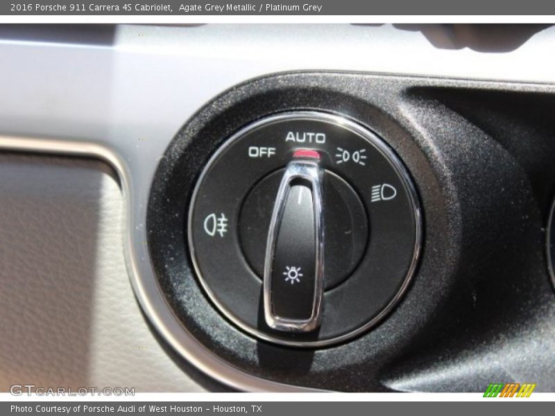 Controls of 2016 911 Carrera 4S Cabriolet