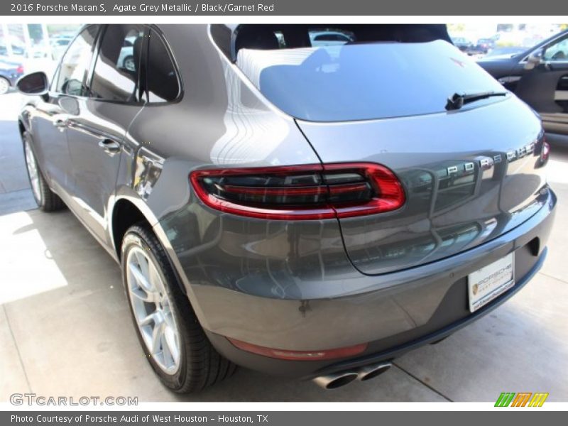 Agate Grey Metallic / Black/Garnet Red 2016 Porsche Macan S