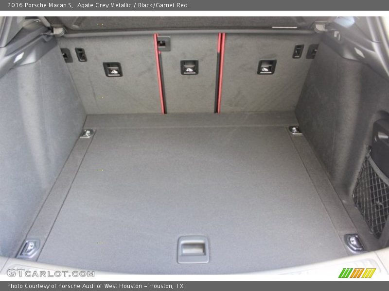  2016 Macan S Trunk