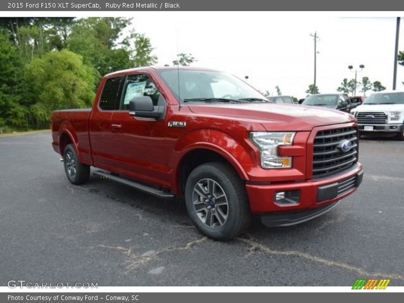 Front 3/4 View of 2015 F150 XLT SuperCab