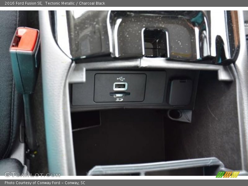 Tectonic Metallic / Charcoal Black 2016 Ford Fusion SE