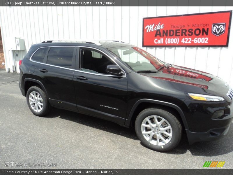 Brilliant Black Crystal Pearl / Black 2016 Jeep Cherokee Latitude