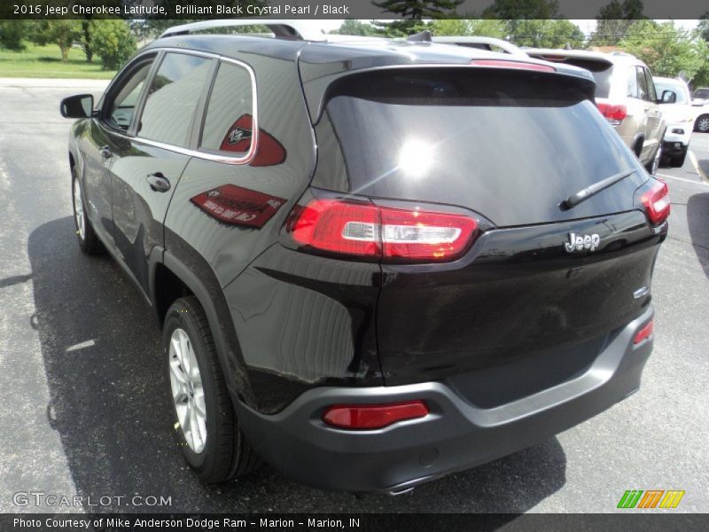Brilliant Black Crystal Pearl / Black 2016 Jeep Cherokee Latitude