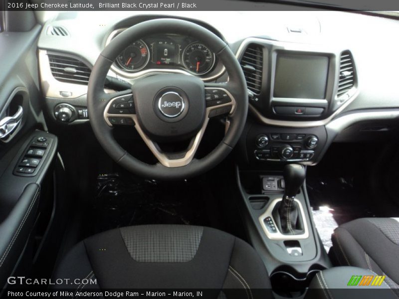 Brilliant Black Crystal Pearl / Black 2016 Jeep Cherokee Latitude