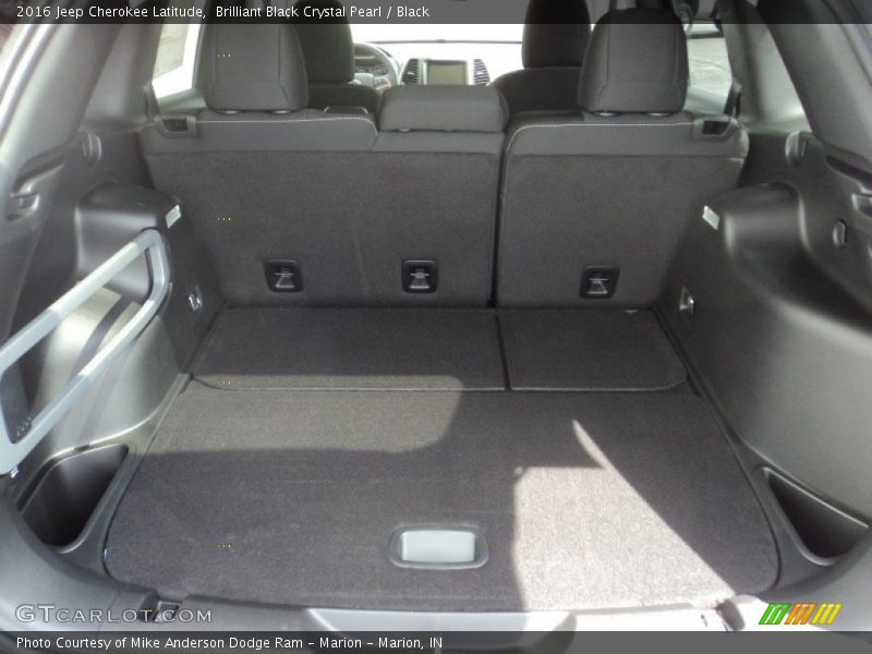 Brilliant Black Crystal Pearl / Black 2016 Jeep Cherokee Latitude