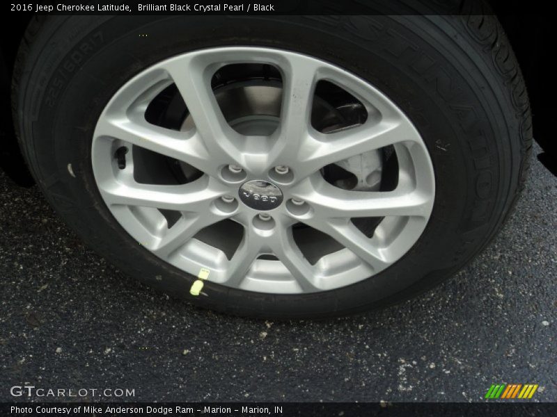 Brilliant Black Crystal Pearl / Black 2016 Jeep Cherokee Latitude