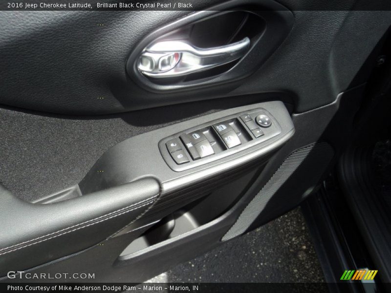Brilliant Black Crystal Pearl / Black 2016 Jeep Cherokee Latitude