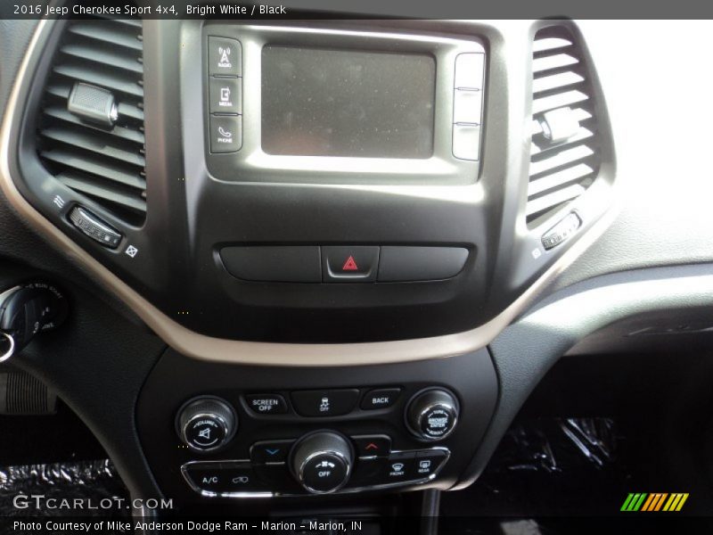 Bright White / Black 2016 Jeep Cherokee Sport 4x4