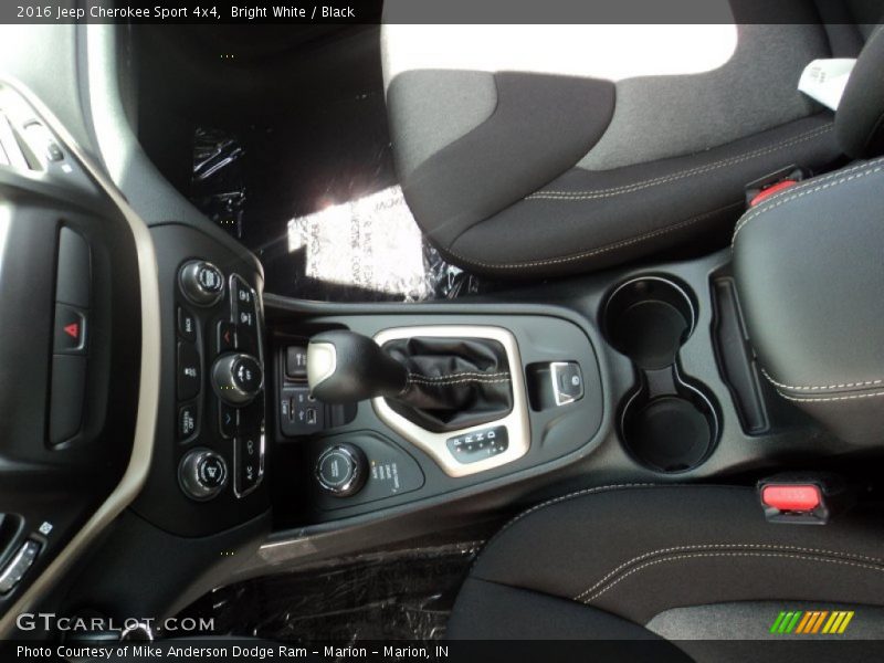 Bright White / Black 2016 Jeep Cherokee Sport 4x4