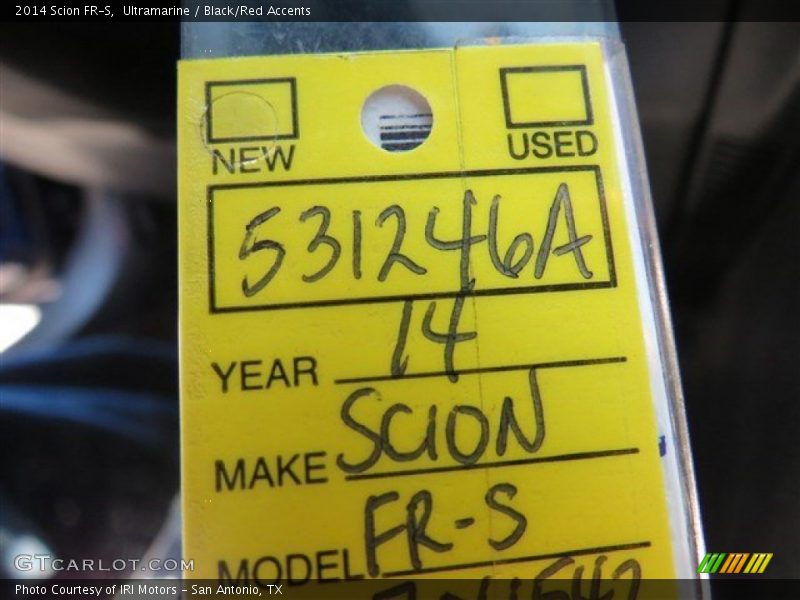 Ultramarine / Black/Red Accents 2014 Scion FR-S