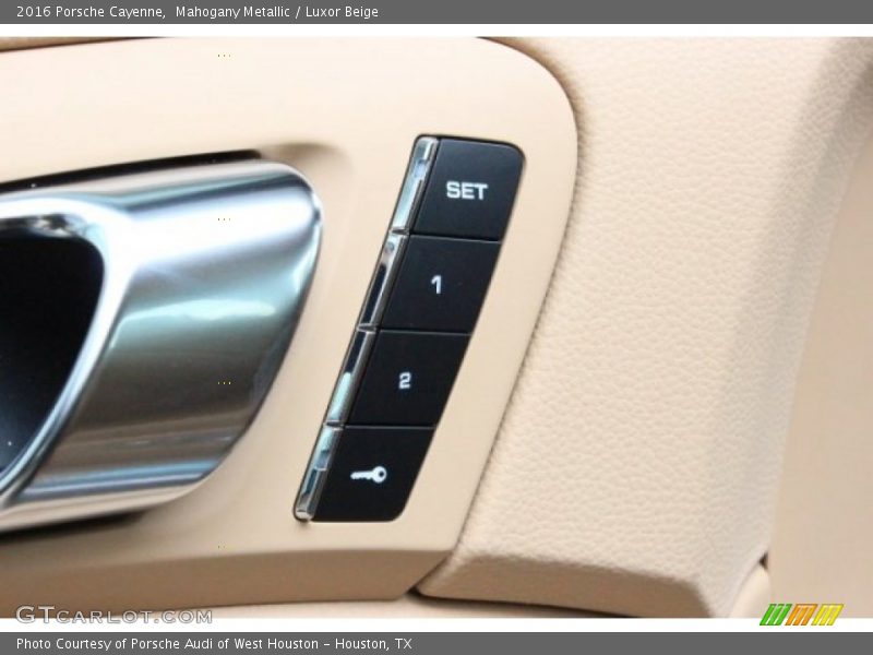 Mahogany Metallic / Luxor Beige 2016 Porsche Cayenne