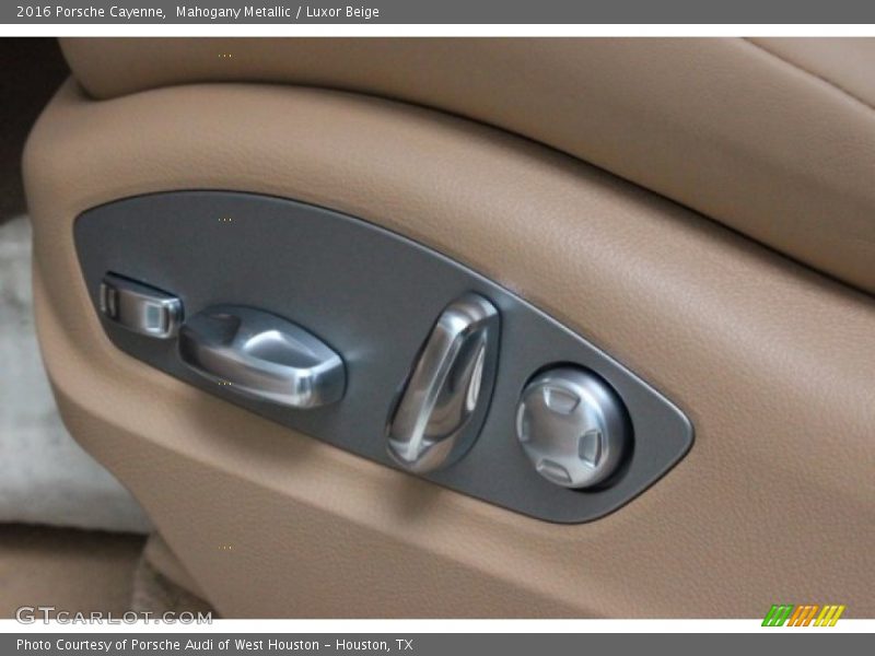 Mahogany Metallic / Luxor Beige 2016 Porsche Cayenne