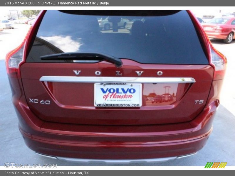 Flamenco Red Metallic / Beige 2016 Volvo XC60 T5 Drive-E