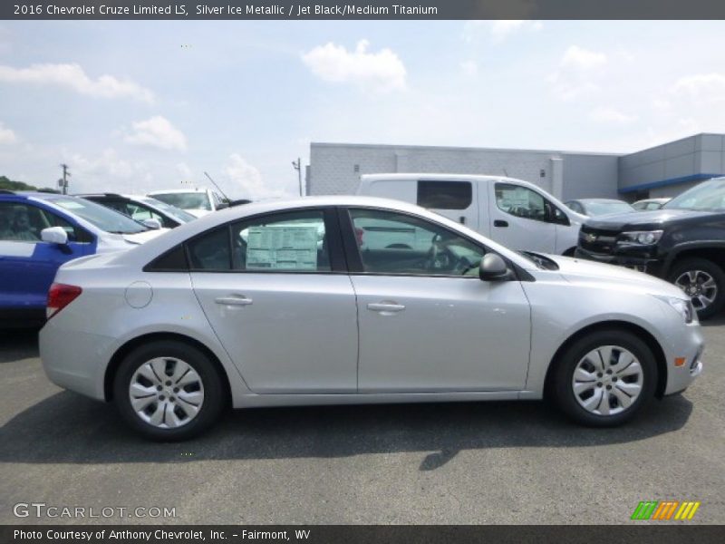 Silver Ice Metallic / Jet Black/Medium Titanium 2016 Chevrolet Cruze Limited LS