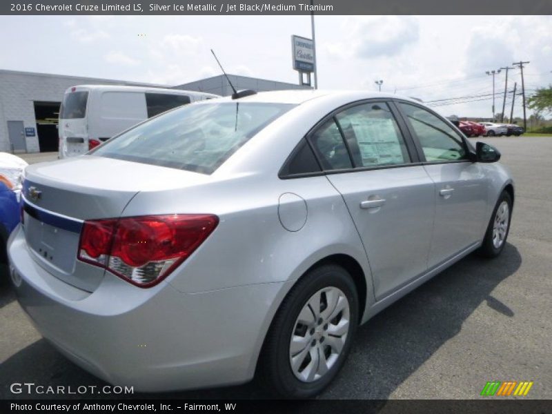 Silver Ice Metallic / Jet Black/Medium Titanium 2016 Chevrolet Cruze Limited LS