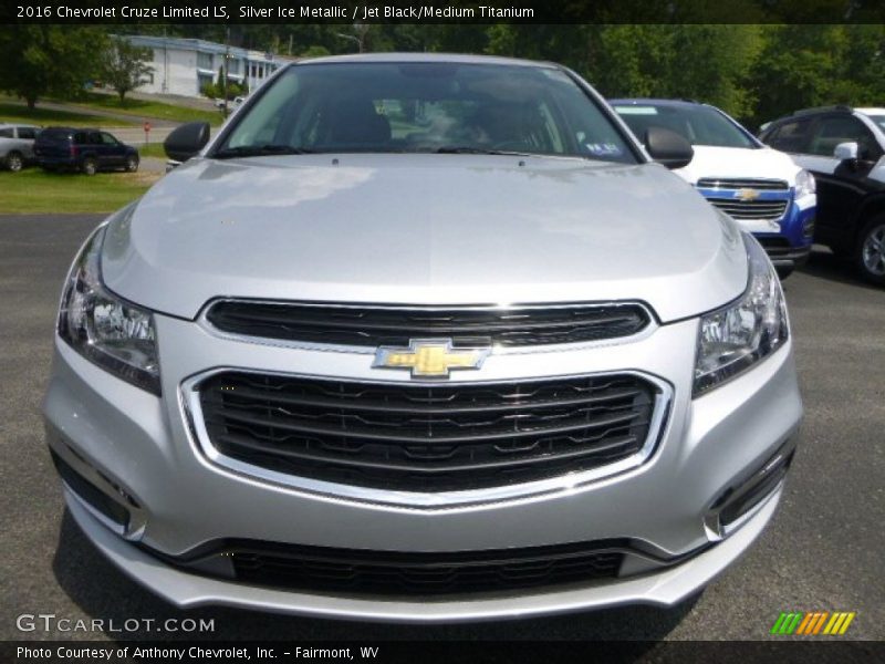 Silver Ice Metallic / Jet Black/Medium Titanium 2016 Chevrolet Cruze Limited LS