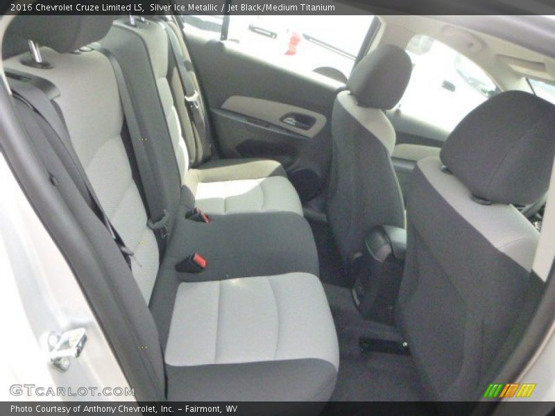 Silver Ice Metallic / Jet Black/Medium Titanium 2016 Chevrolet Cruze Limited LS