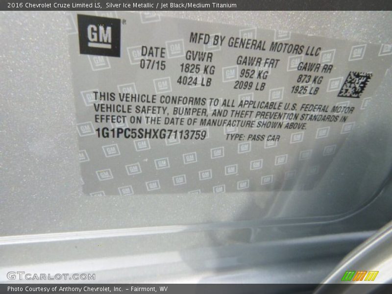 Silver Ice Metallic / Jet Black/Medium Titanium 2016 Chevrolet Cruze Limited LS